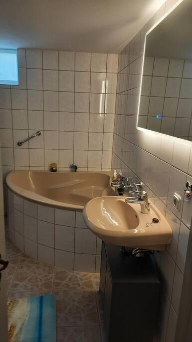 Wellness Ferienwohnung Biene Im Bergischen Land Much Esterno foto